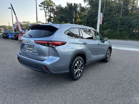 Used 2023 Toyota Highlander XLE image 16