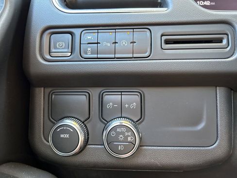 Used 2023 GMC Yukon SLT image 23