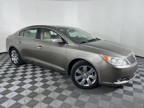Used 2010 Buick LaCrosse CXS image 2