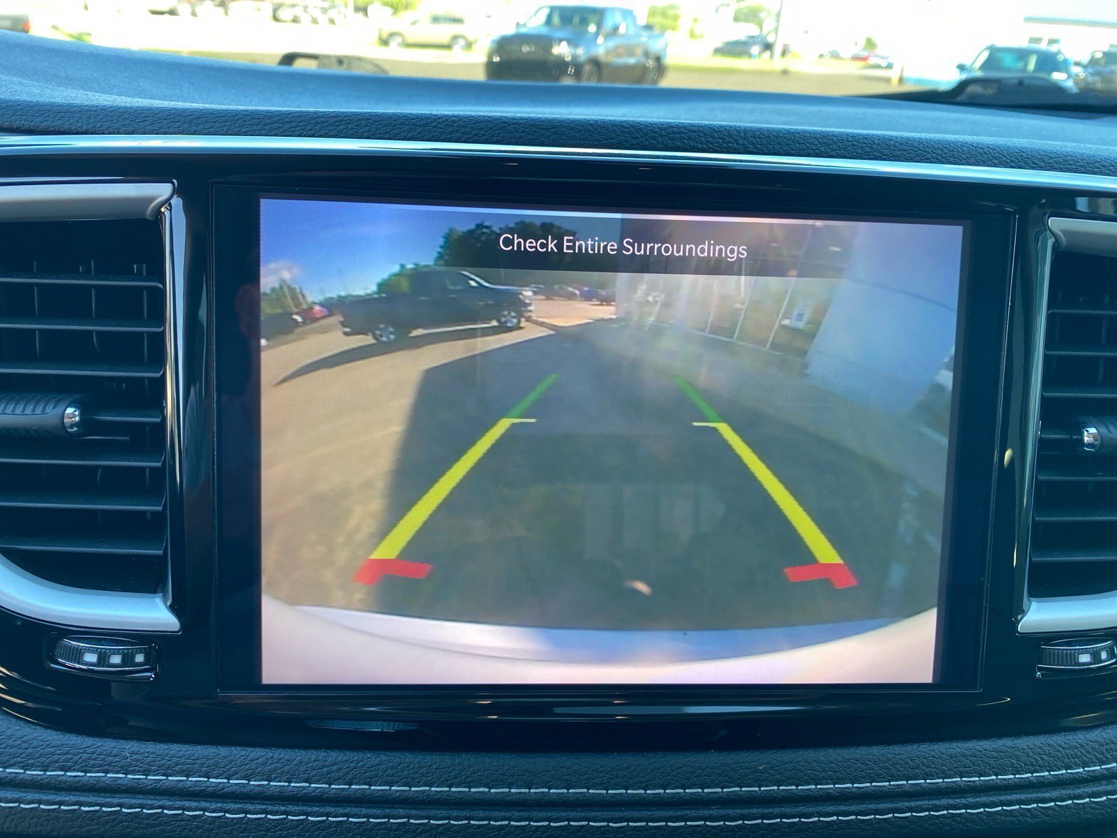 Used 2023 Chrysler Pacifica Touring-L FWD image 13