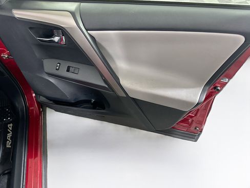 Used 2018 Toyota RAV4 XLE AWD/4WD image 30