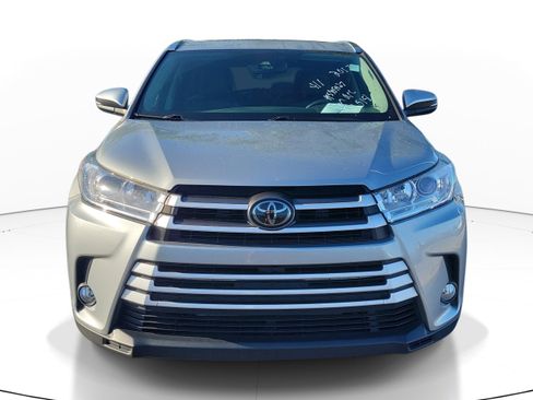 Used 2017 Toyota Highlander XLE image 2