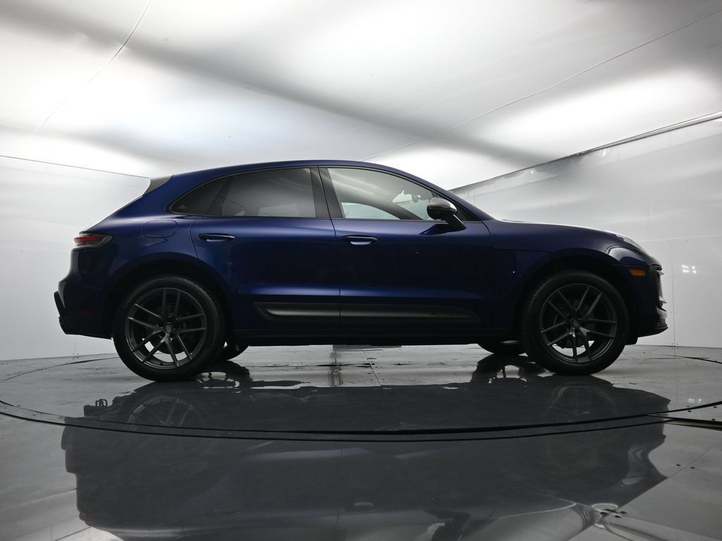 Certified 2025 Porsche Macan AWD/4WD image 52