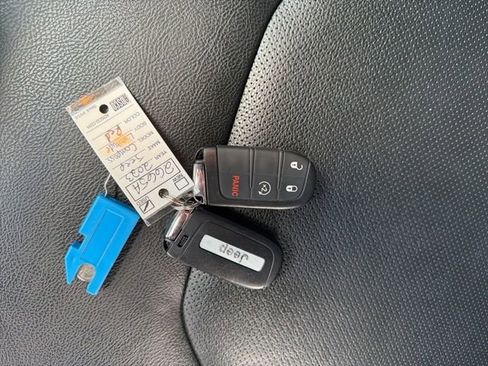 Used 2023 Jeep Compass Latitude AWD/4WD image 33