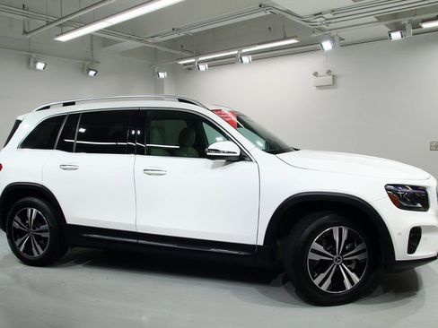 Certified 2025 Mercedes-Benz GLB 250 GLB 250 image 9