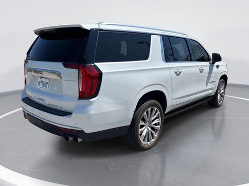 Used 2022 GMC Yukon XL Denali image 8