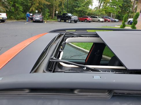 Used 2016 Jeep Renegade Trailhawk w/ Premium Trailhawk Package image 8