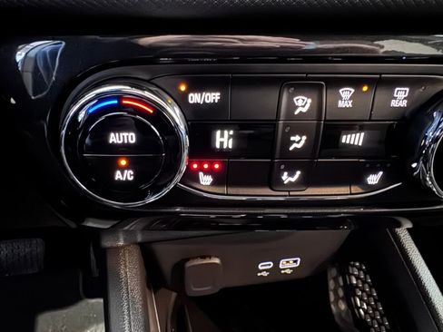 Used 2025 Chevrolet TrailBlazer RS w/ Convenience Package AWD/4WD image 19