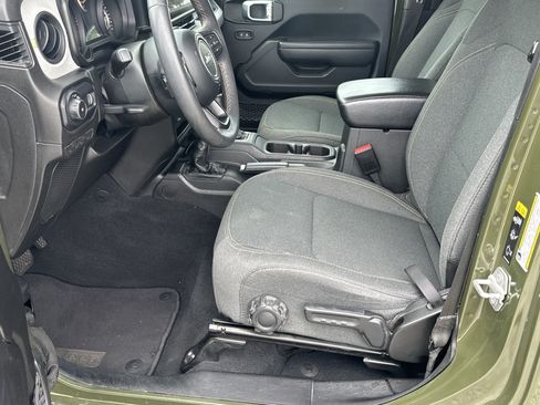 Used 2024 Jeep Wrangler Unlimited Sport AWD/4WD image 9