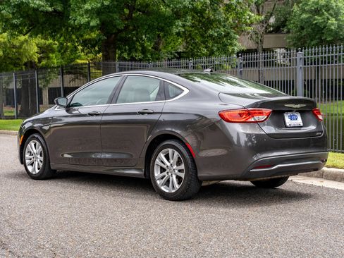 Used 2017 Chrysler 200 Limited Platinum FWD image 8