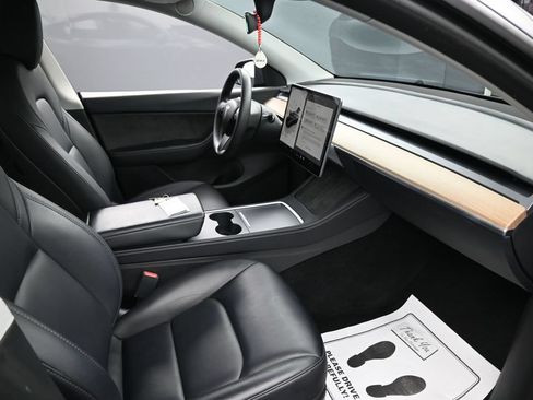 Used 2022 Tesla Model Y Performance AWD/4WD image 32