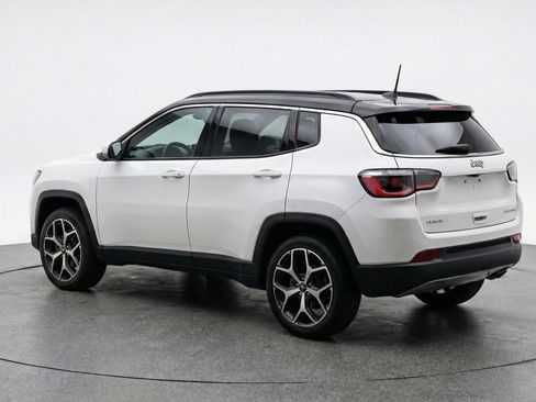 Used 2025 Jeep Compass Limited image 6
