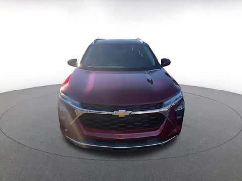 Used 2025 Chevrolet Trax LT w/ LT Convenience Package image 4