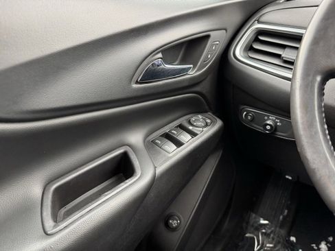 Used 2019 Chevrolet Equinox LT image 30