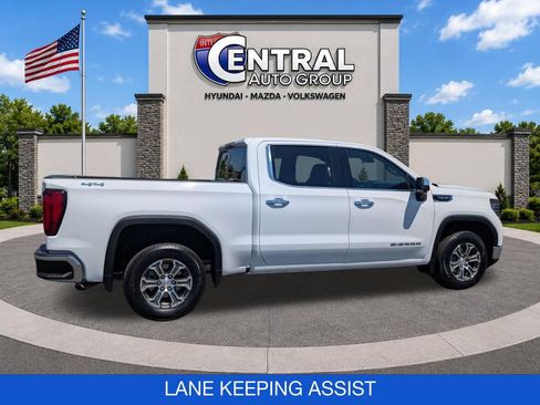 Used 2025 GMC Sierra 1500 SLT AWD/4WD image 9