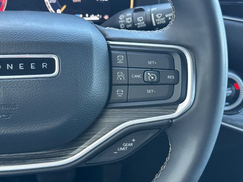 Used 2024 Jeep Wagoneer Series II w/ Flexible Seating Group AWD/4WD image 31