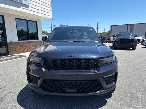 Used 2024 Jeep Grand Cherokee Limited w/ Black Appearance Package AWD/4WD image 12