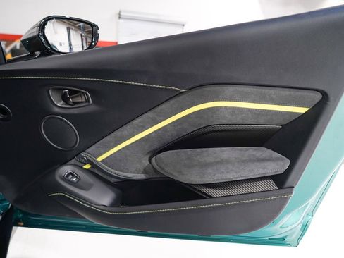 Used 2023 Aston Martin V8 Vantage Coupe image 19