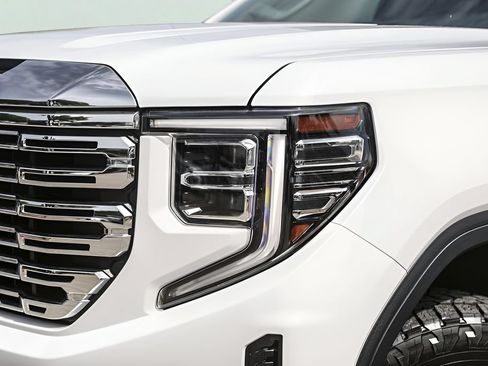 Used 2023 GMC Sierra 1500 Denali AWD/4WD image 2
