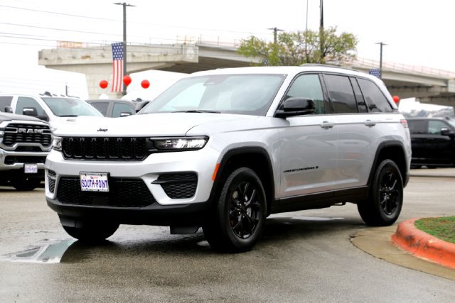 New 2025 Jeep Grand Cherokee Altitude RWD image 7