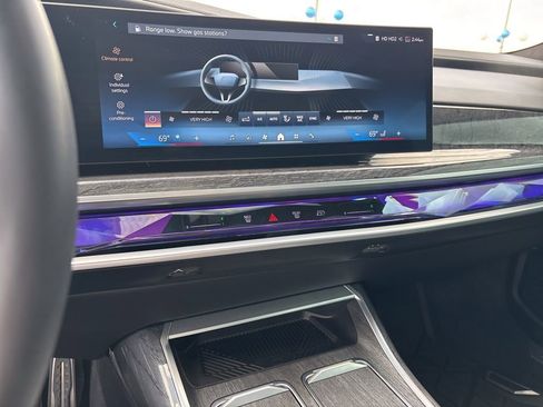 Used 2023 BMW 760i xDrive w/ Luxury Rear Seating Package image 12