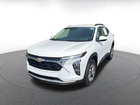 Used 2025 Chevrolet Trax LT w/ LT Convenience Package FWD image 7