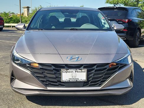 Used 2023 Hyundai Elantra SEL w/ Convenience Package FWD image 2