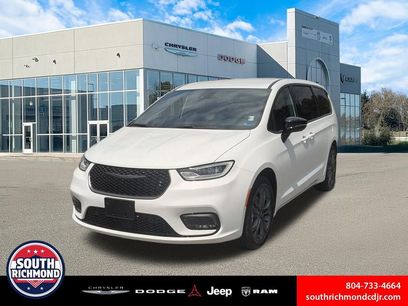 New 2026 Chrysler Pacifica Select