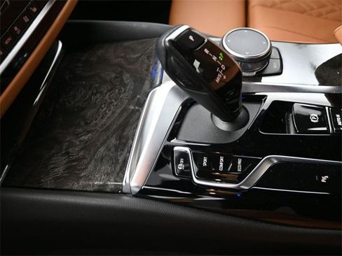 Used 2022 BMW 530i w/ Premium Package image 10