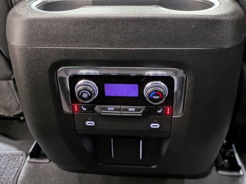 Used 2024 GMC Yukon Denali AWD/4WD image 18