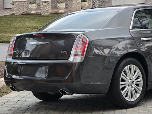 Used 2014 Chrysler 300 C image 5