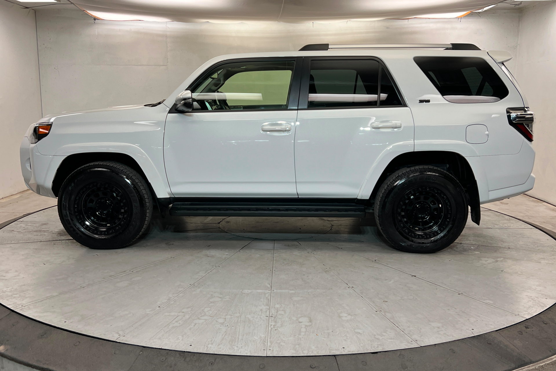 Used 2024 Toyota 4Runner SR5 Premium w/ Moonroof Package AWD/4WD image 2