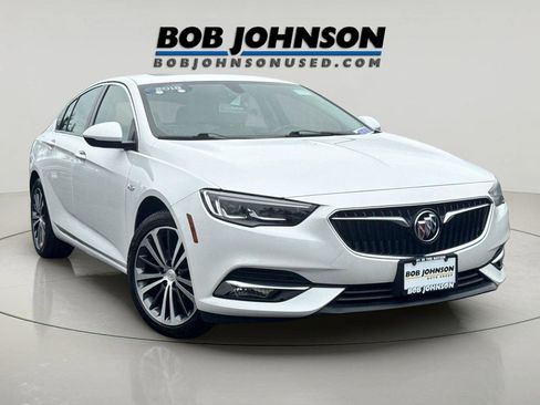 Certified 2018 Buick Regal Essence w/ Driver Confidence Package #1 FWD image 1