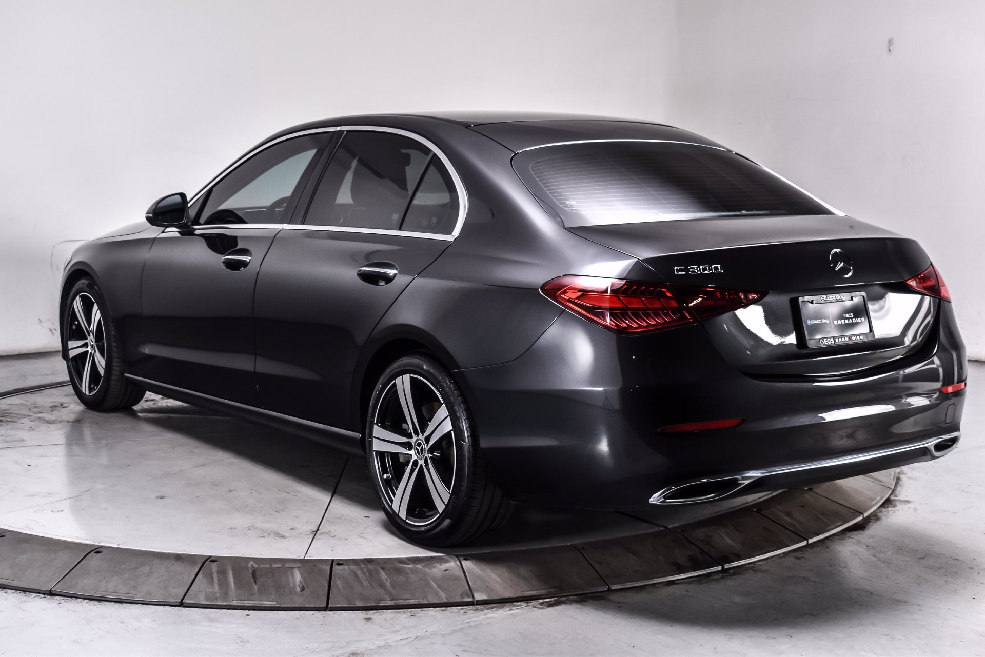Used 2022 Mercedes-Benz C 300 Sedan image 4