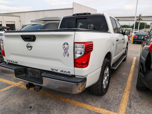 Used 2018 Nissan Titan SV AWD/4WD image 8