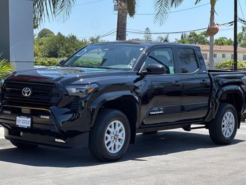 Certified 2024 Toyota Tacoma SR5 AWD/4WD image 10