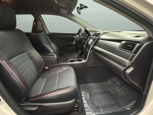 Used 2015 Toyota Camry SE FWD image 23