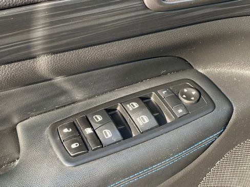 Used 2019 Jeep Grand Cherokee Laredo RWD image 19