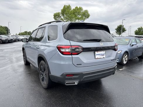 Used 2025 Honda Pilot Black Edition image 14