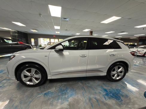 Used 2024 Audi Q4 e-tron Premium Plus w/ Premium Plus image 4
