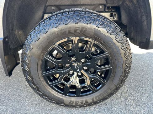 Used 2023 Chevrolet Colorado W/T image 14