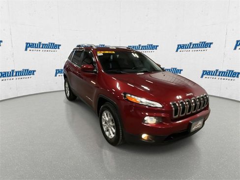 Used 2016 Jeep Cherokee Latitude image 2