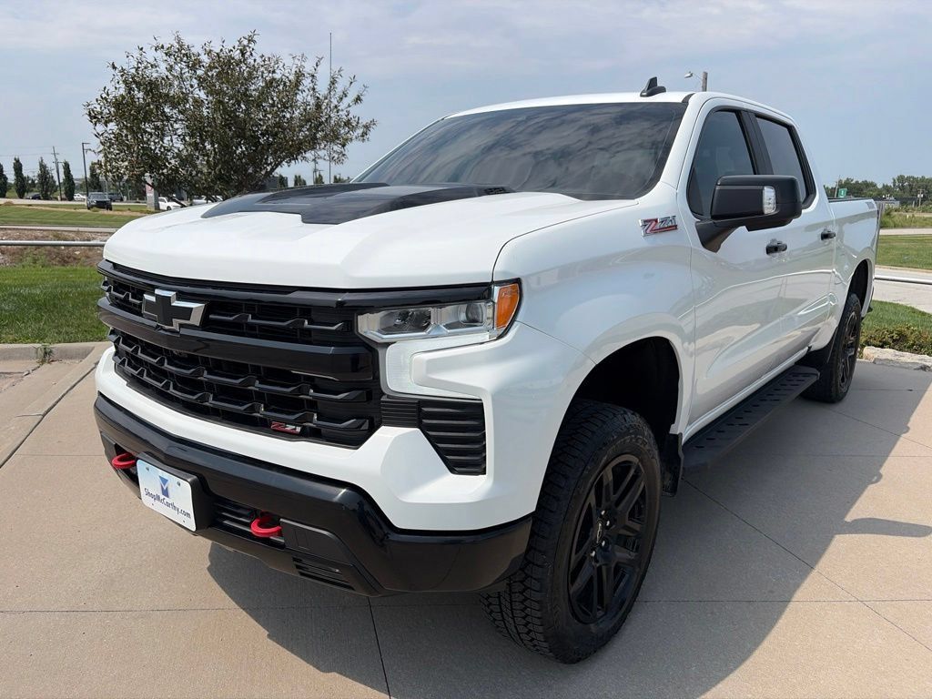 Used 2023 Chevrolet Silverado 1500 LT Trail Boss w/ Convenience Package II AWD/4WD image 4