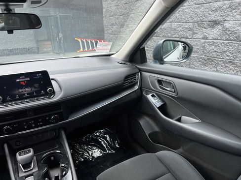 Used 2024 Nissan Rogue S image 23