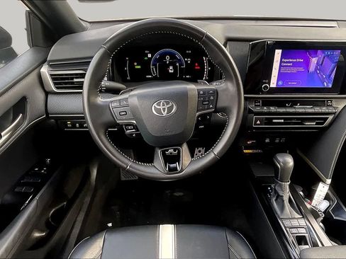 Used 2025 Toyota Camry SE FWD image 6