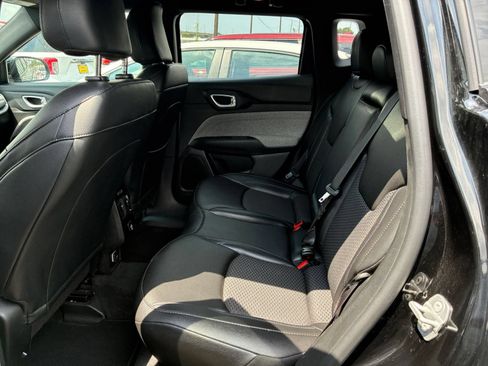 Used 2025 Jeep Compass Latitude AWD/4WD image 22