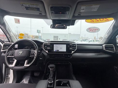 Used 2022 Toyota Tundra SR5 w/ SR5 Convenience Package AWD/4WD image 4