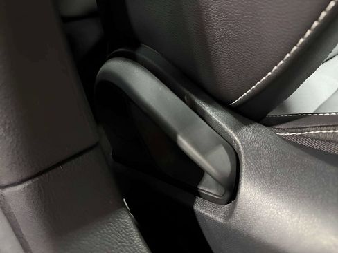 Used 2025 Volkswagen Jetta SE FWD image 13