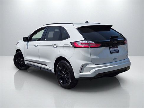 Used 2024 Ford Edge SE w/ Black Appearance Package image 7