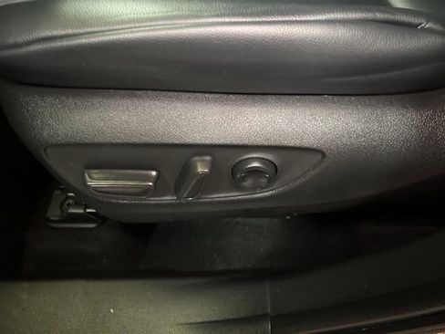 Used 2022 Toyota Highlander XLE AWD/4WD image 56
